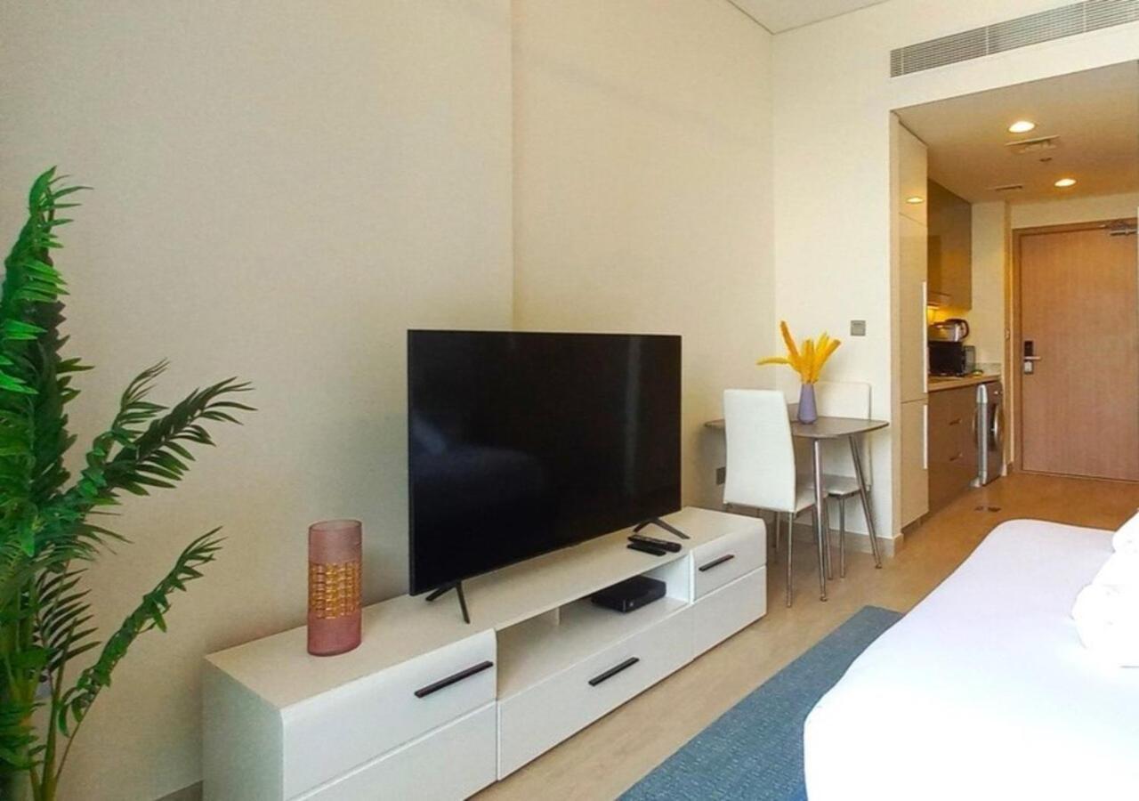 Apartment Greek Views 1 Bedroom Azizi With Terrace Dubai